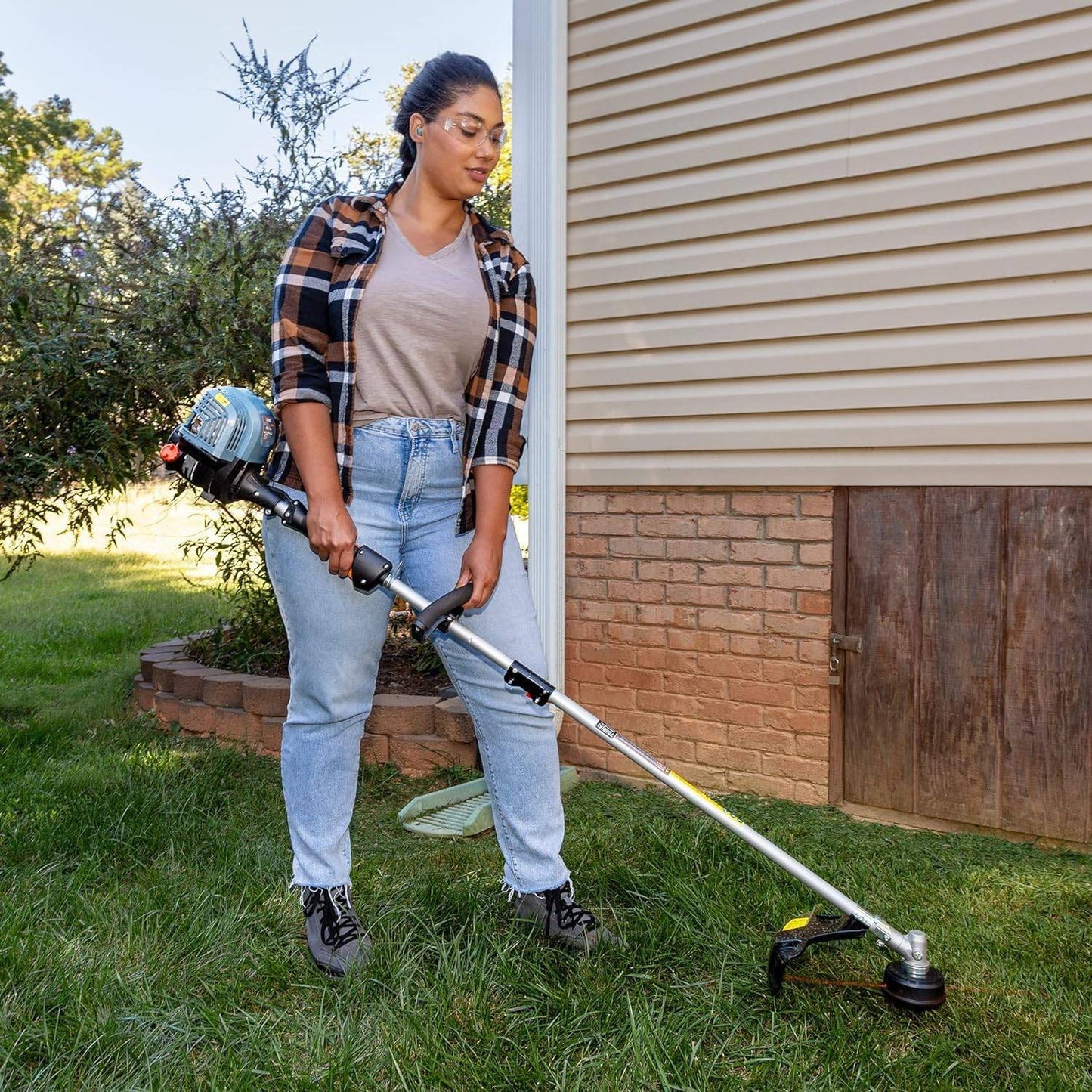 4QL 26.5 Cc Full Crank Gas Weed Wacker, String Trimmer and Edger Lawn Tool with Straight Shaft, Front D-Handle, Bump Feed, 17.7 Inch Cutting Width (GTS4QL-L)